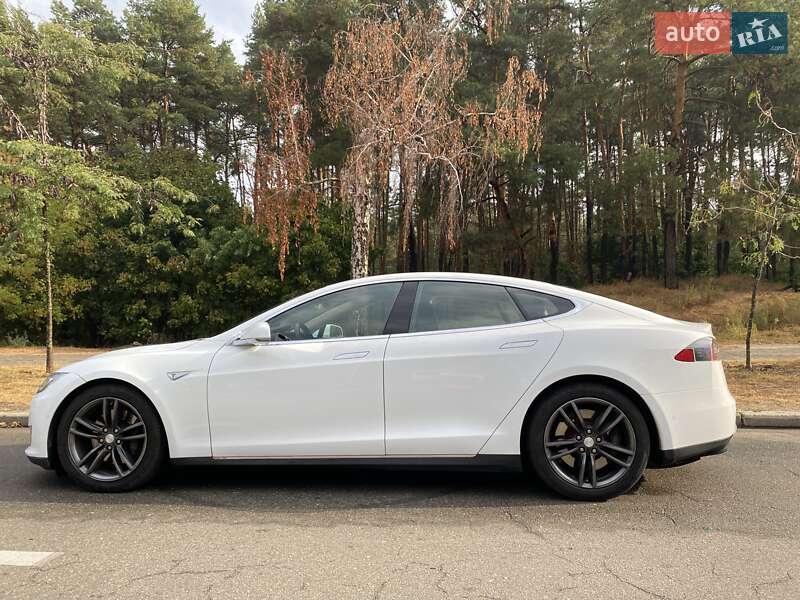 Лифтбек Tesla Model S 2015 в Киеве