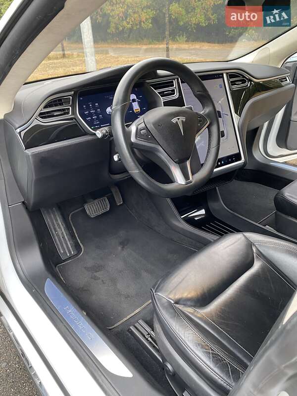 Лифтбек Tesla Model S 2015 в Киеве