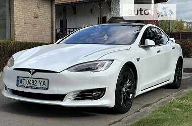 Ліфтбек Tesla Model S 2017 в Івано-Франківську