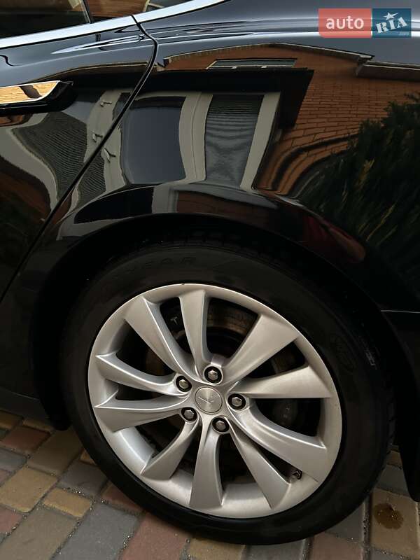 Ліфтбек Tesla Model S 2015 в Полтаві