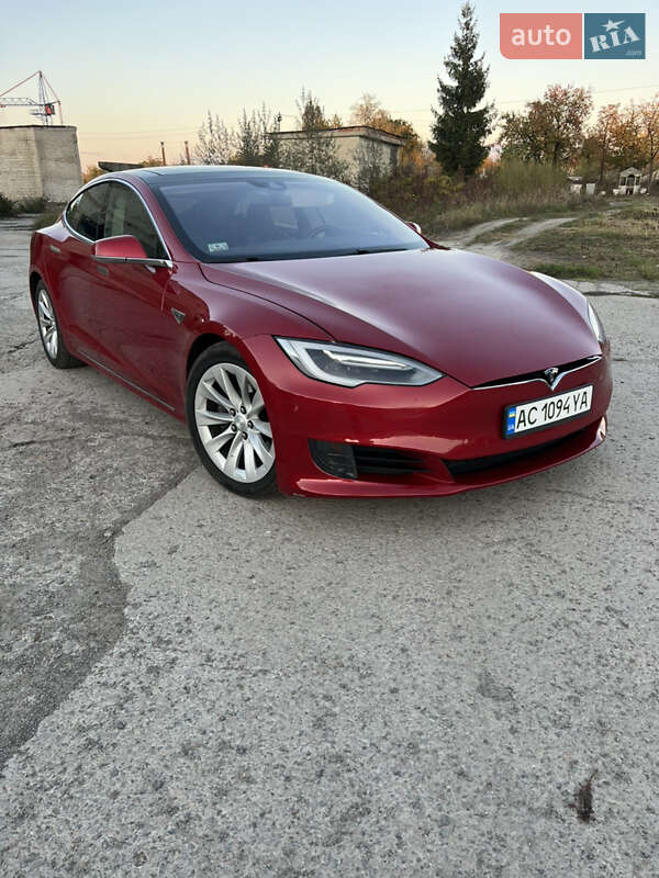 Ліфтбек Tesla Model S 2016 в Ковелі