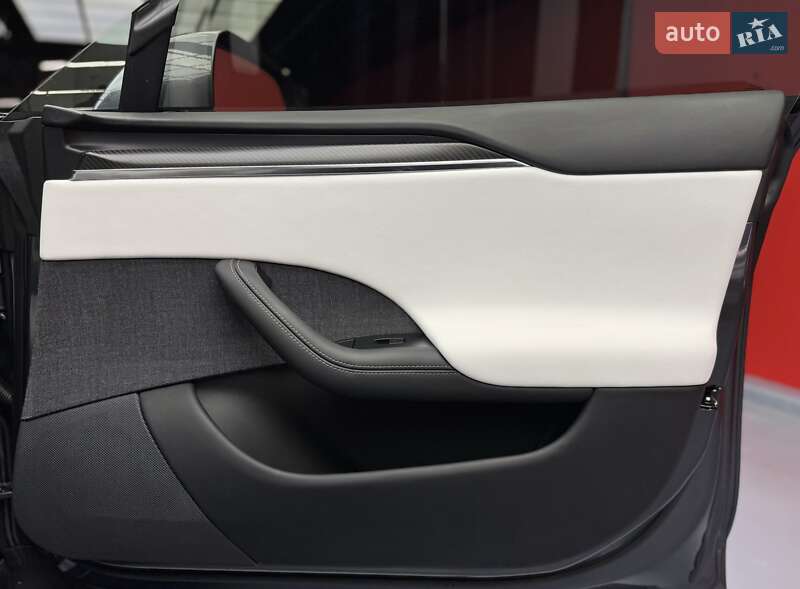 Лифтбек Tesla Model S 2021 в Киеве