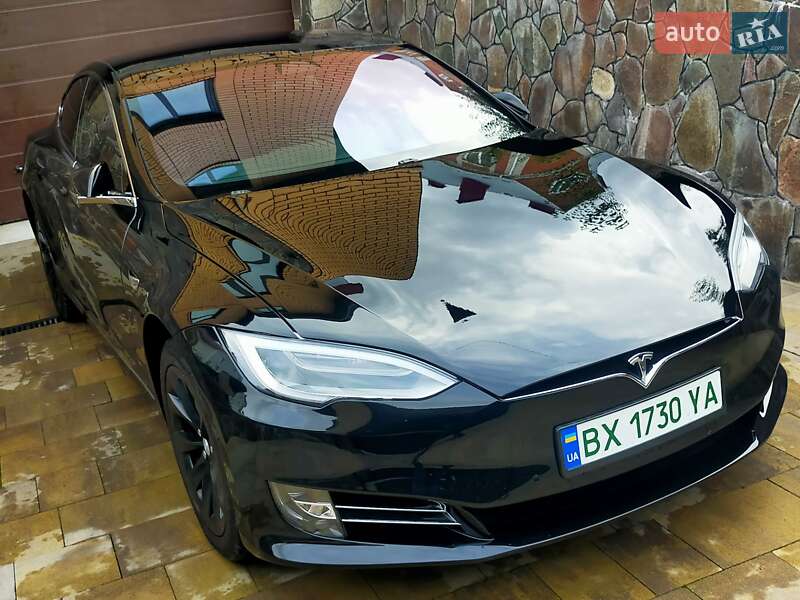 Лифтбек Tesla Model S 2017 в Хмельницком