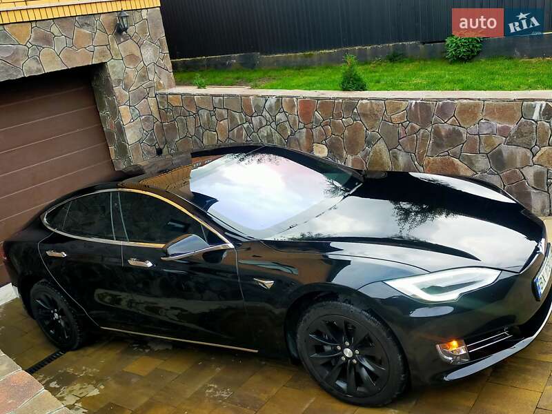Лифтбек Tesla Model S 2017 в Хмельницком