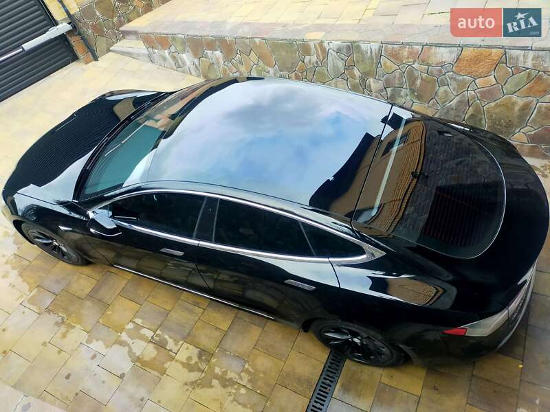 Лифтбек Tesla Model S 2017 в Хмельницком