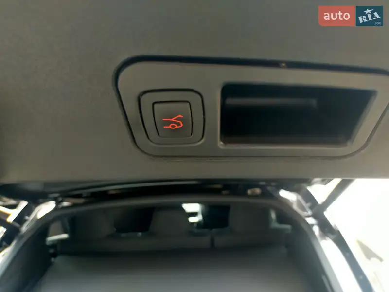 Лифтбек Tesla Model S 2017 в 