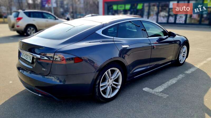 Лифтбек Tesla Model S 2015 в Харькове фото 11 Лифтбек Tesla Model S 2015 в Харькове