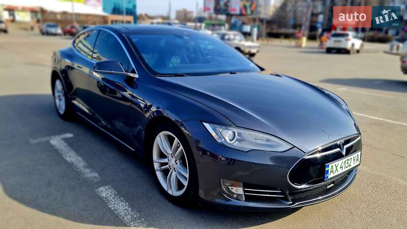 Лифтбек Tesla Model S 2015 в Харькове фото 13 Лифтбек Tesla Model S 2015 в Харькове