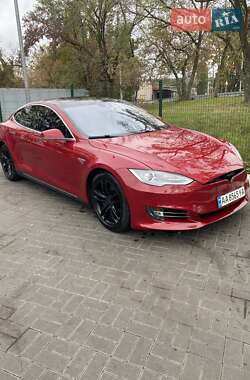 Лифтбек Tesla Model S 2015 в 