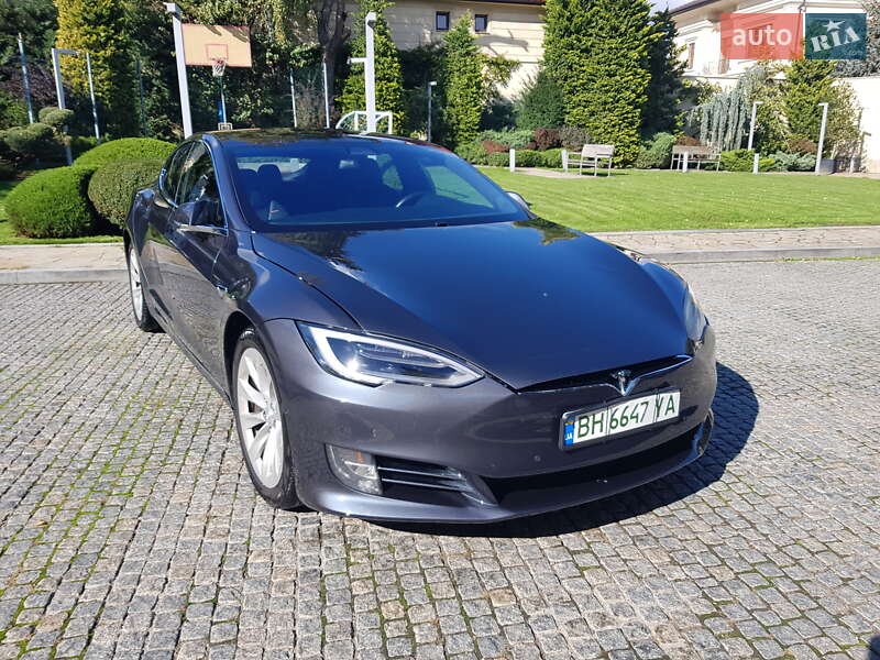 Лифтбек Tesla Model S 2017 в 