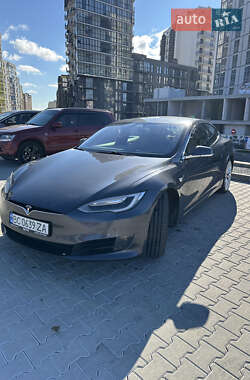 Ліфтбек Tesla Model S 2017 в Львові