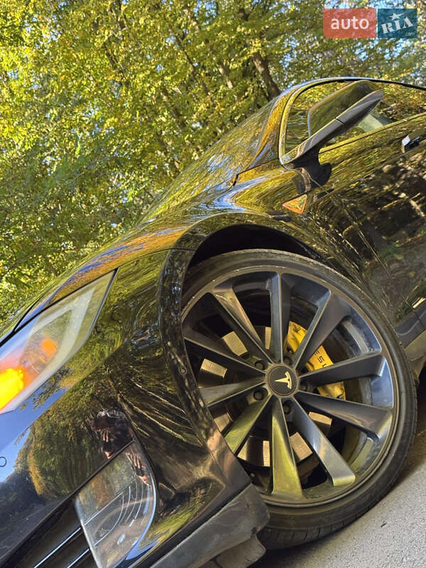 Лифтбек Tesla Model S 2015 в Луцке фото 18 Лифтбек Tesla Model S 2015 в Луцке