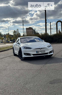 Лифтбек Tesla Model S 2017 в Кривом Роге