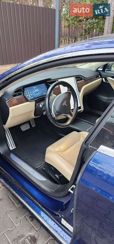 Лифтбек Tesla Model S 2017 в Буче