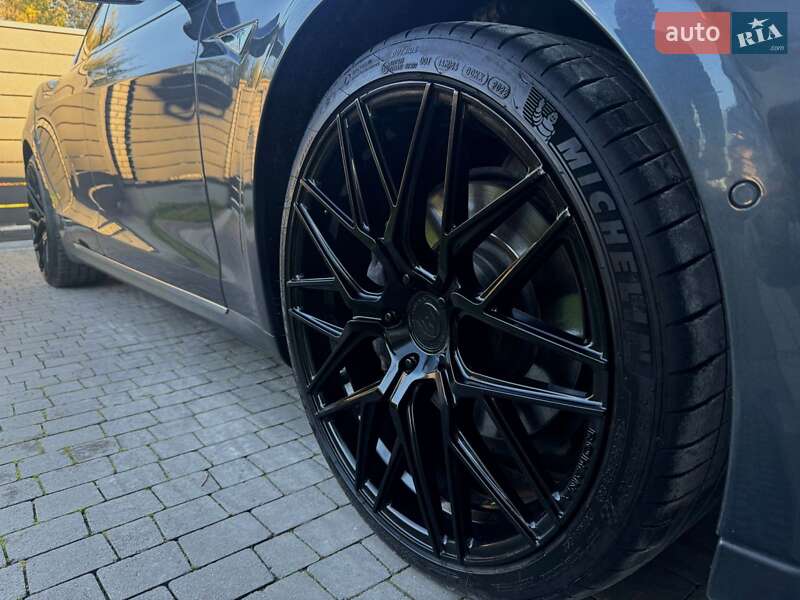 Лифтбек Tesla Model S 2015 в Львове