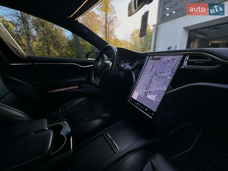 Лифтбек Tesla Model S 2015 в Львове