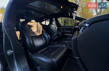 Лифтбек Tesla Model S 2015 в 
