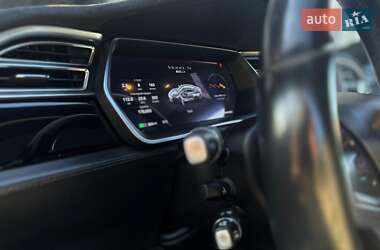 Лифтбек Tesla Model S 2015 в 