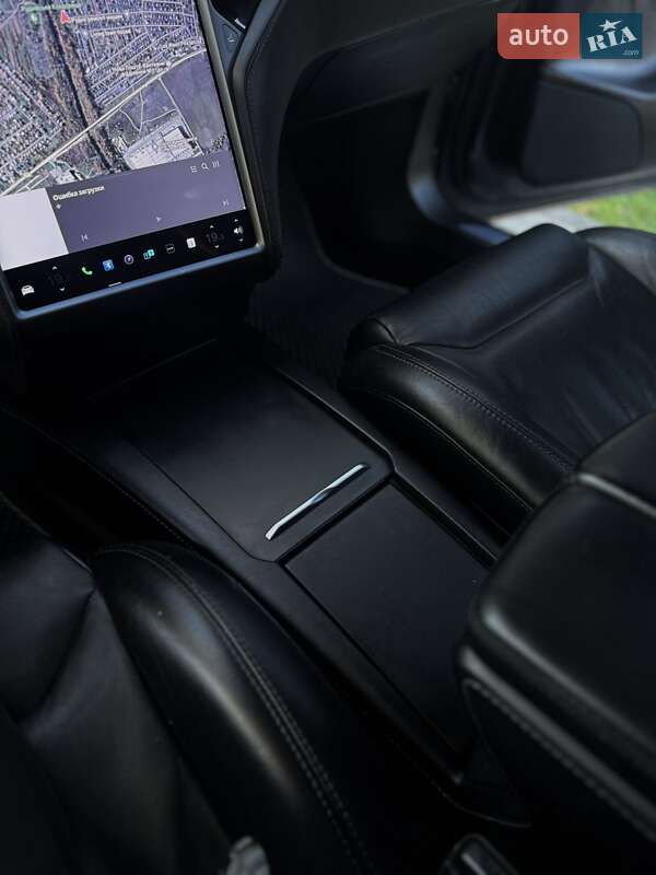 Лифтбек Tesla Model S 2015 в Львове