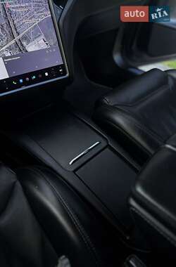 Лифтбек Tesla Model S 2015 в 