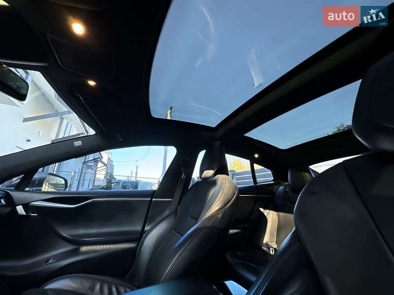 Лифтбек Tesla Model S 2015 в Львове