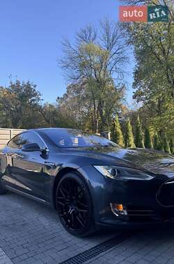 Лифтбек Tesla Model S 2015 в 