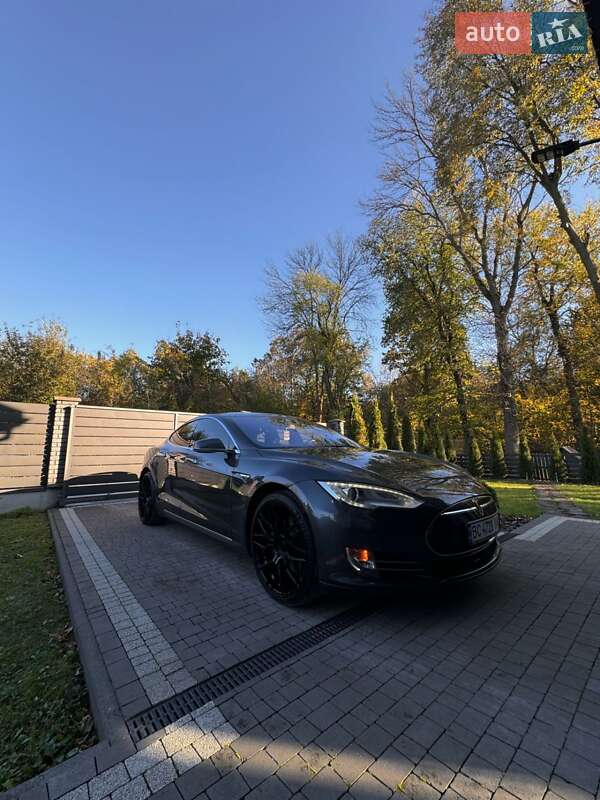 Лифтбек Tesla Model S 2015 в Львове