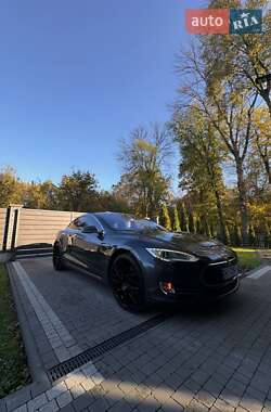 Лифтбек Tesla Model S 2015 в 
