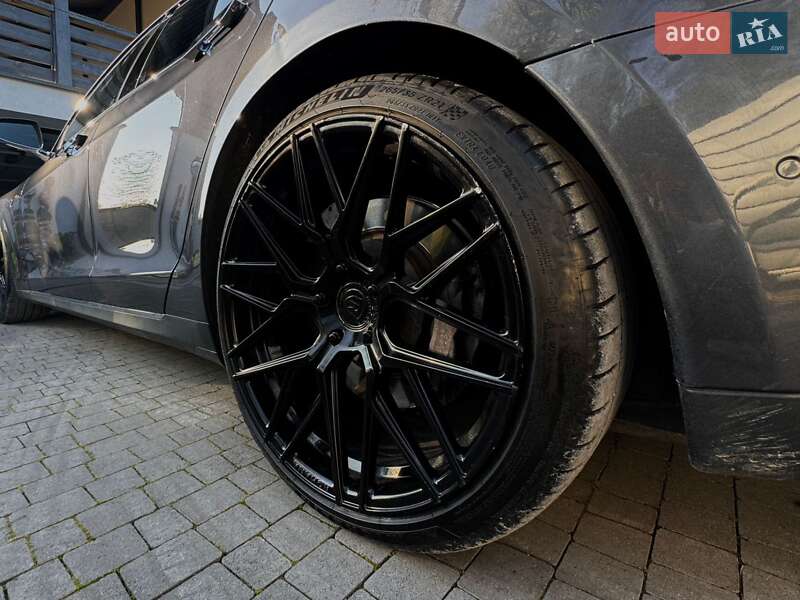 Лифтбек Tesla Model S 2015 в Львове