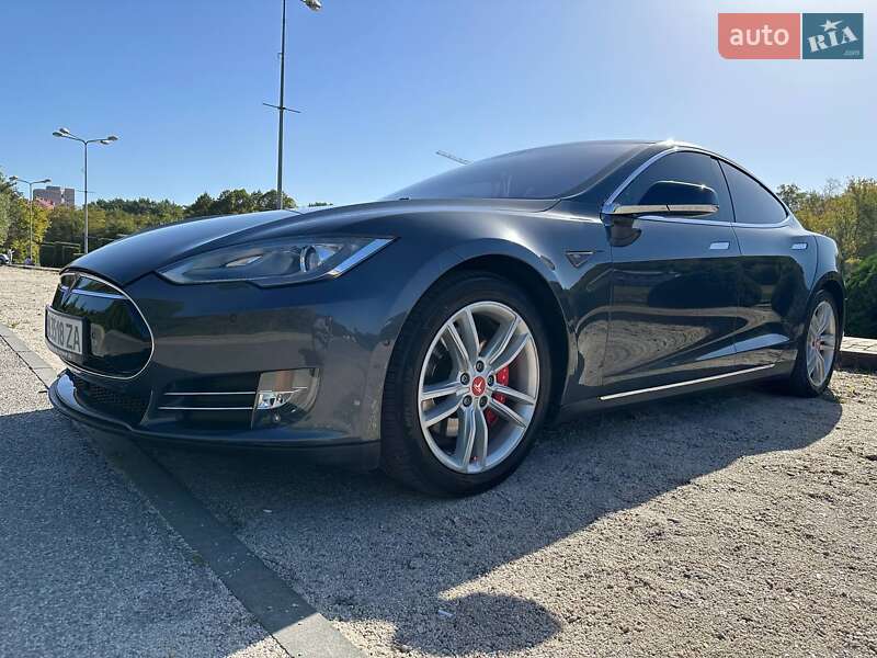 Tesla Model S 2014