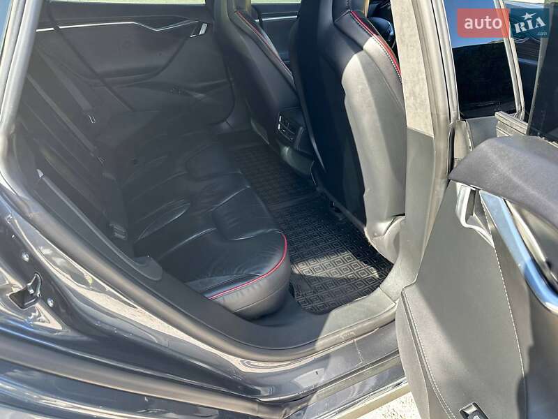 Ліфтбек Tesla Model S 2014 в Дніпрі