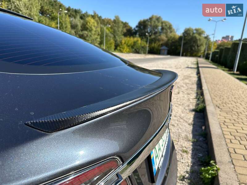 Ліфтбек Tesla Model S 2014 в Дніпрі