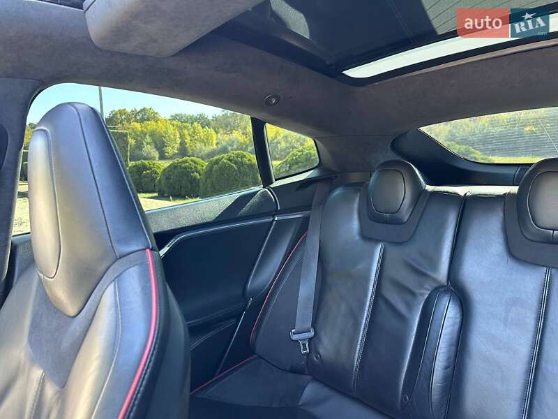 Ліфтбек Tesla Model S 2014 в Дніпрі