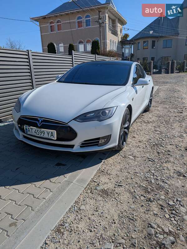 Tesla Model S 2014