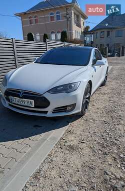 Лифтбек Tesla Model S 2014 в 