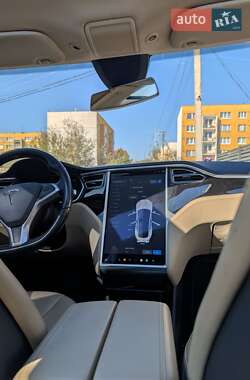 Лифтбек Tesla Model S 2014 в 