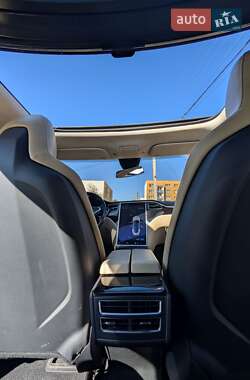 Лифтбек Tesla Model S 2014 в 