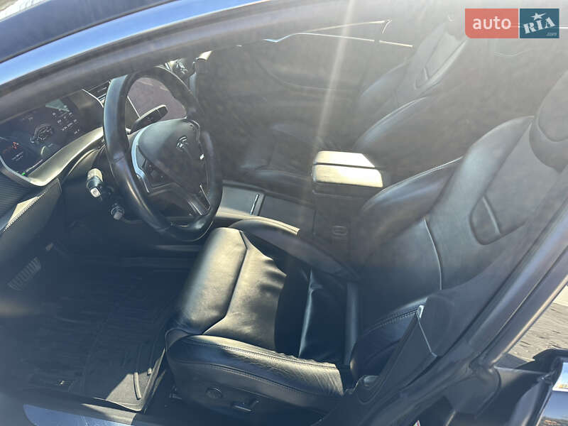 Ліфтбек Tesla Model S 2017 в Чернівцях