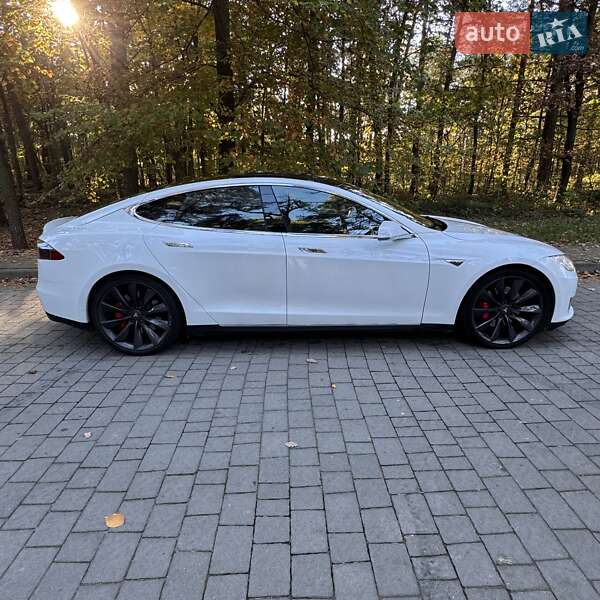 Ліфтбек Tesla Model S 2016 в Львові