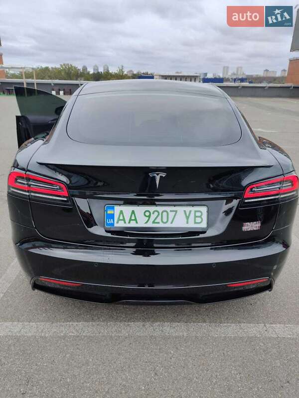 Лифтбек Tesla Model S 2022 в Киеве