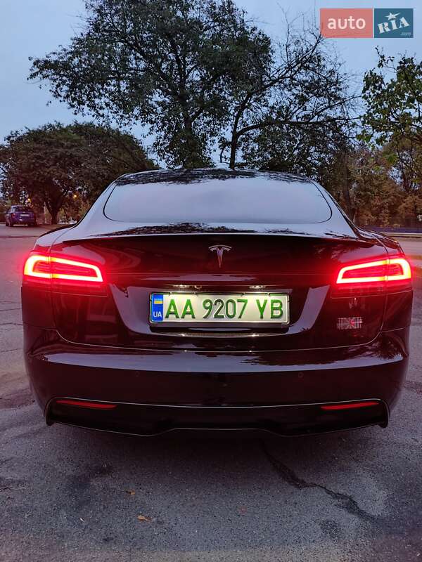 Лифтбек Tesla Model S 2022 в Киеве