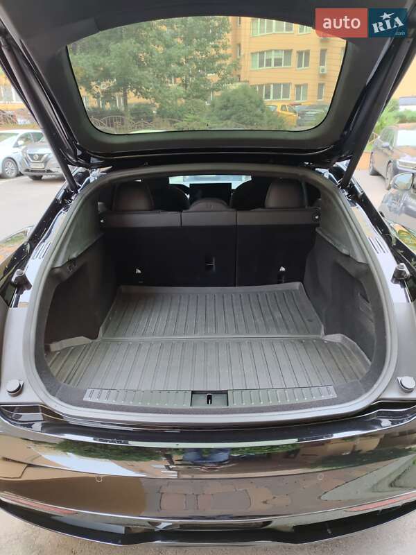 Лифтбек Tesla Model S 2022 в Киеве