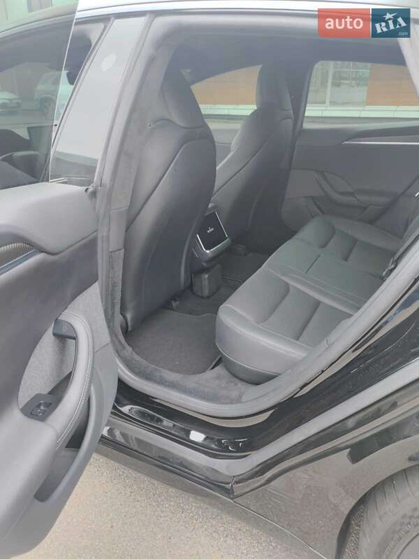 Лифтбек Tesla Model S 2022 в Киеве