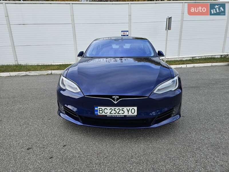 Ліфтбек Tesla Model S 2016 в Львові