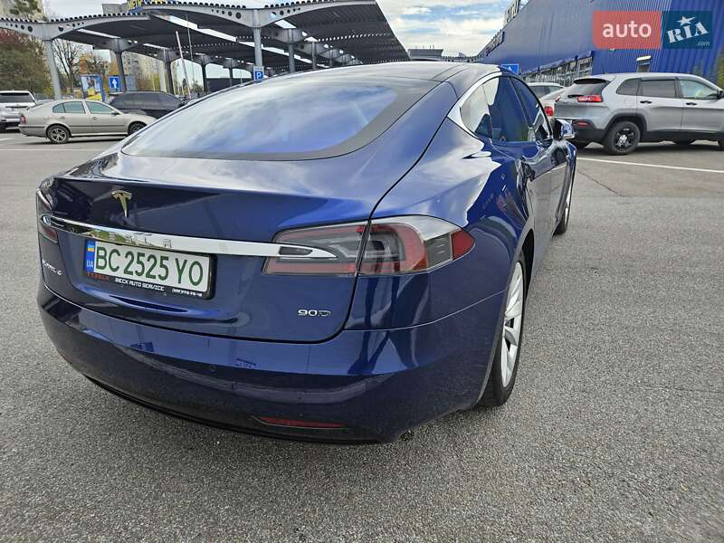 Ліфтбек Tesla Model S 2016 в Львові