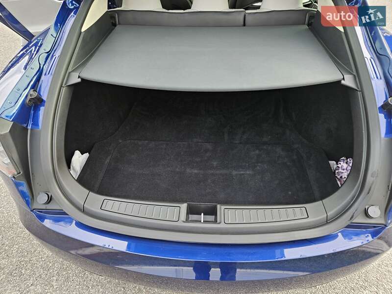 Ліфтбек Tesla Model S 2016 в Львові