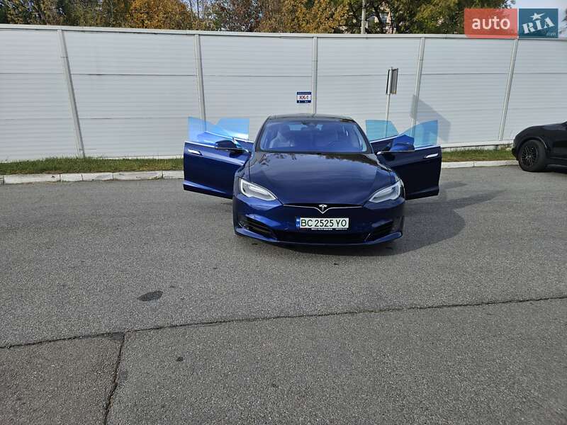 Ліфтбек Tesla Model S 2016 в Львові