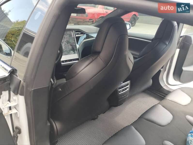 Ліфтбек Tesla Model S 2017 в Дніпрі