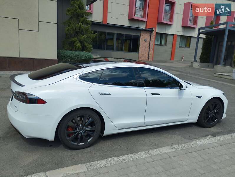 Ліфтбек Tesla Model S 2017 в Дніпрі