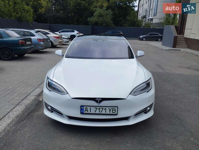 Ліфтбек Tesla Model S 2017 в Дніпрі